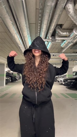 Sarp Kara Dance Showcase: Energetic Backstage Moments