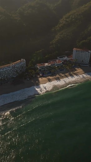 Ahorre en nuestro resort en Puerto Vallarta, rodeado por acantilados, una exclusiva playa e impresionantes vistas al mar. | Hyatt Ziva Puerto Vallarta