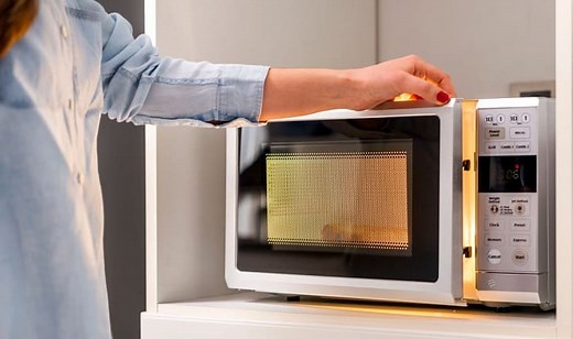 How Many Amps Does a Microwave Use? (Calculation Guide)