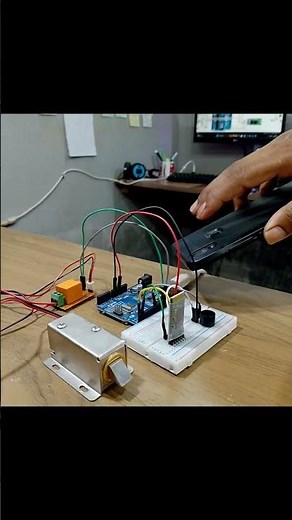 fingerprint door lock using arduino 🔐 #arduino