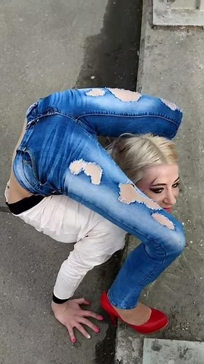 Contortion routines. Outdoor stretching.