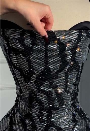 New Year’s Eve plans? ✨ Sparkle into the night with Dianora, the perfect party dress. Available in classic black 🖤 and festive green 💚 UK delivery: order by 27 Dec for standard or 30 Dec for next day. US delivery: order by 22 Dec for standard or 28 Dec for express to get it just in time ✨ #ohpollydresses #embellisheddress #festiveoutfits #sparklyoutfits