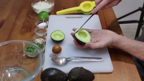 How to make guacamole | Easy amazing avocado dip recipe
