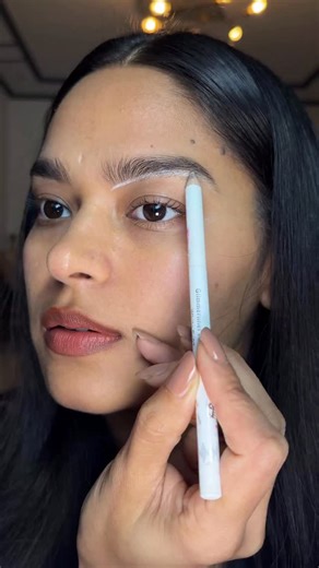 Manisha Shekhawat on Instagram: "Ep.3 of Zero Rupees Glow Up series is here!! . You can ask someone to stretch skin around your brows the first few times to avoid cuts, once you get a hang of it you won’t need external help, be gentle otherwise! . I’ve never once in my life been to a salon for my brows EVER!! I watched YT videos to learn and did fail the first time? YESSS, but I slowly got a hang for it! In the past I used to do my brows super thin but I guess my style evolved with time, now I l