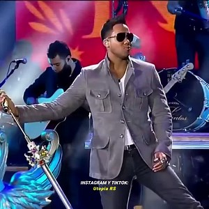 204K views · 10K reactions | "Tus labios me saben a miel...". #romeosantos | Utopia RS | Facebook