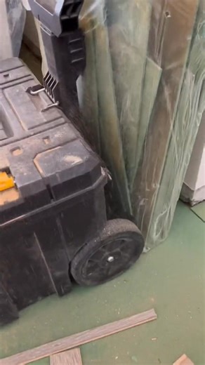 How To Cut & Scribe Laminate last Wall laminate flooring #laminate #laminateflooring #DIY #how #fyp | Thehomeimprovementsuk