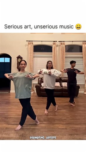 When you try to be serious but the music says NO! 🙅🏻‍♀️🎵 Credit: ‪@HARA4444life‬