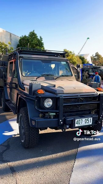 Descubra a versão militar da G-Wagon 6x6 da Mercedes