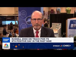 Bill Smead: Buffett is playing defense right now and people are wondering why he's hoarding cash