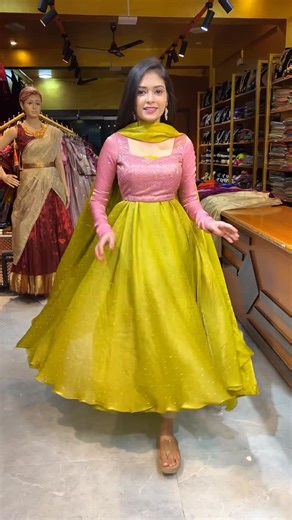 Shanmuga Priyanka ✨ on Instagram: "One outfit in 3 different styles for this Christmas💫 Shop @www.trendytraditionaloutfits.com Store address/location is in our BIO Search code CHRISTMAS Style 1 - crop top and skirt Style 2 - lehenga Style 3 - Anarkali Crop top - Rosegold velvet crop top Skirt- mehendi green diamond butti fendy silk skirt Dupatta - mehendi green diamond butti fendy silk Model was wearing XS size with blouse pads and with cancan Cancan is of extra charges SHOP ADDRESS Trendy Trad