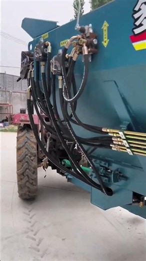 Agriculture Tractor and manure fertilizer spreader machine #farming #farmequipment