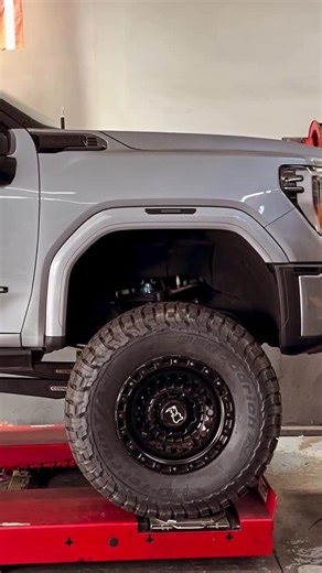 Cognito Motorsports on Instagram: "@ltwmotorsports showing off the beauty of a Cognito Elite Lift Kit featuring @kingshocks 2.5’s installed on this AT4 HD 🤌 perfect stance and ride quality that will last! SKU 510-P1179 🔗 #liftkit #cognito #cognitomotorsports #motorsports #explore #liftedtrucks #gmc #gm #lifted #at4 #kingshocks"