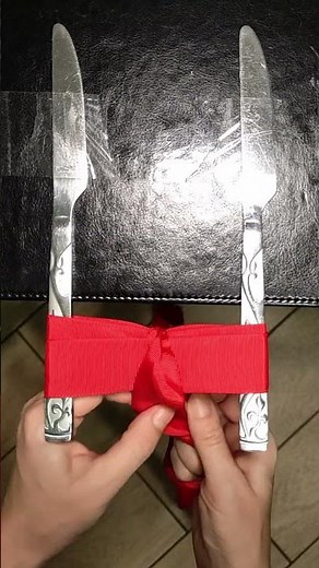 How to Tie an Easy Holiday Double Bow | Simple DIY Gift Wrapping Tutorial