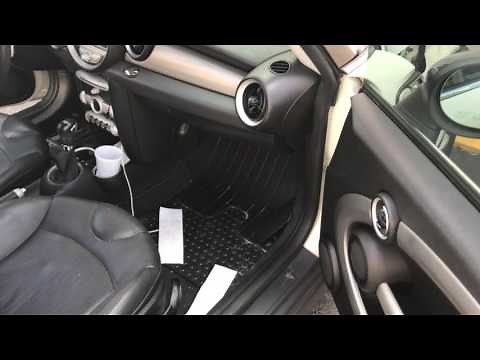 Fuse box location for 2007-2011 Mini Cooper (caja de fusibles)