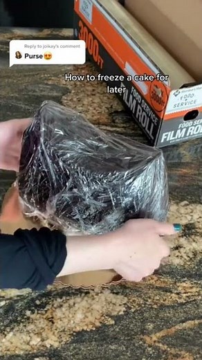 Example of how to freeze/unfreeze a cake properly. (This was last years video)