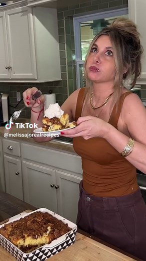 EASY COFFEE CAKE! Bake at 350°F 40 to 50 minutes! Ingredients: For the Crumble: 2/3 cup yellow cake mix 1 cup brown sugar 1 cup pecans, chopped 1/2 stick melted butter 1 tsp cinnamon 1/2 tsp espresso powder For the Batter: Remaining yellow cake mix 1 & 1/2 cups sour cream 3 eggs #coffeecake #easyrecipes