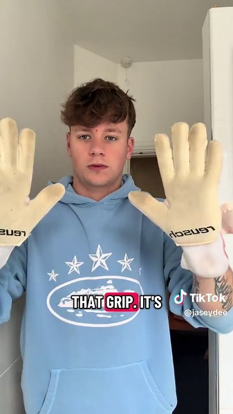 How to Clean Your Goalkeeper Gloves Safely
