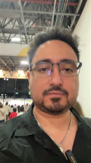 Imposible entrar a ver a Miguel Alcubirre en FIL Ciencia 溺 Cuentos Cuánticos. En fin! Ya mero se acaba la FIL? 﫩 #filguadalajara2025 #parisjairojavan #fil2025 #booktokmexico | Paris Jairo Javan | Facebook