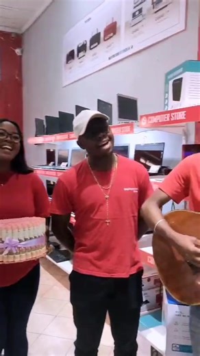 Aza mba anaovanareo sangy ratsy zalah ato amin’ny Computer Store aaa🙄😂😂😂 #computerstore #informatiquepourtous | Computer Store