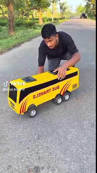 Old RC School Bus R Boro Size Review