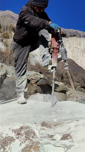 Rock Breaking Techniques : Mastering the Art #rocksplitting #rockbreaker