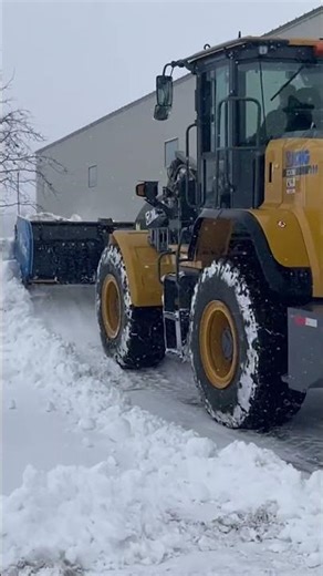 SnowStorm BLAST Pushin' Through - Midsize Snow Pusher