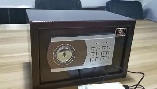 Master key+code to open the safe