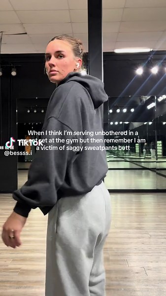 Can a girl just find a pair of sweatpants that are baggy like men’s, but don’t sag in the butt😭😭😭 #sweatpants #sweatset #gymtok