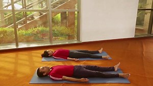 Common Yoga Protocol (CYP) 19 UTTĀNA PĀDĀSANA (Raised feet posture) Uttāna in this context mean raised-upward and Pāda means leg. In this āsana, the legs are raised upward in supine position. For more details: http://yoga.ayush.gov.in/ #AYUSH #ZindagiRaheKhush #IDY2018 | Ministry of Ayush, Government of India