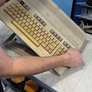This old Commodore 128 Computer looked brand new after The 8-Bit Guy was finished with it! 💾🙌 | UNILAD Tech