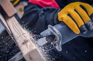 How To Use a Reciprocating Saw To Cut Wood (Technique)