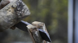 How To Use A Froe To Split Green Wood W/ Elia Bizzari