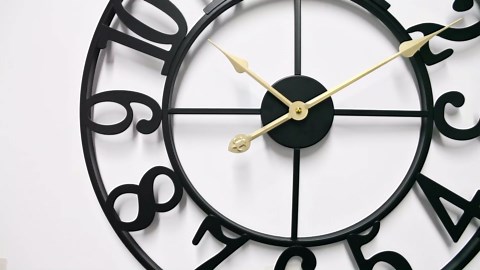 LEIKE Large Wall Clock, 18.5" Silent Non-Ticking, Battery Operated, Oversized, Decorative Retro Black Metal Clock for Living Room,Farmhouse, Dinner Room,Indoor, Outdoor(47cm, Black Arabic Number)