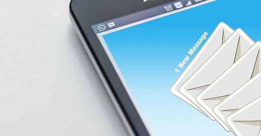 How To Introduce Yourself Professionally In An Email (with Samples) | 2025