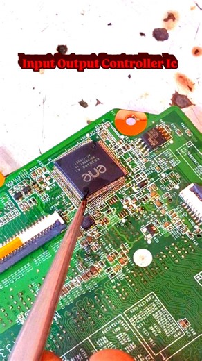 Lappy Master on Instagram: "Input & Output Controller Ic Remove Easy Trick 😲😲😲 #repair #tech #laptop #hardwork #mobilerepair #viralreels #reelsinstagram #reels"