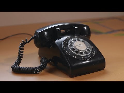 Dialing on an OLD PHONE (How to use a telephone in the past)