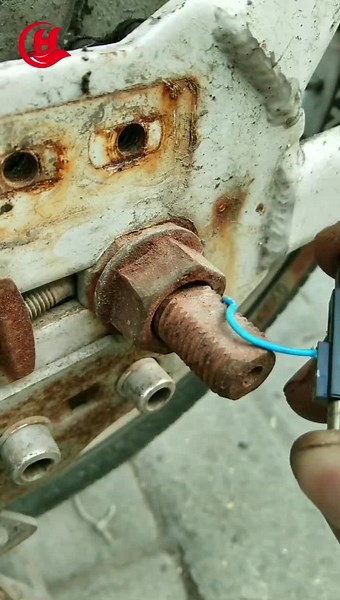 Effective Rust Nut Removal Methods Using Vinegar and High Concentration Alcohol