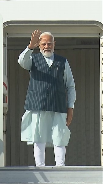 PM Modi emplanes for UAE | #shorts