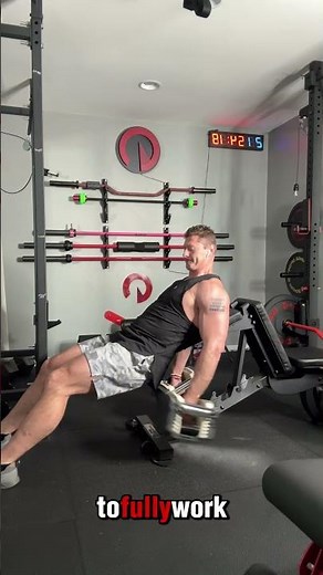 Incline dumbbell curls ￼