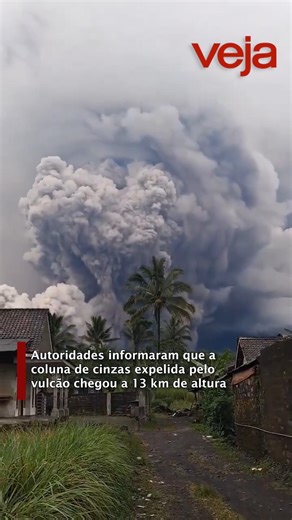81K views · 3.2K reactions | O monte Semeru, localizado no leste de Java, na Indonésia, entrou em erupção nesta quarta-feira, 19. O país emitiu um alerta máximo de atenção e evacuou cerca de 300 pessoas nas regiões próximas ao vulcão. A agência nacional de gestão de desastres informou que a coluna de cinzas chegou a 13 quilômetros de altura. Não há informações de mortos ou feridos. Imagens: reprodução/X #vulcão #Indonésia #Semeru #Java #Bali | VEJA | Facebook