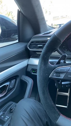 Lamborghini Urus Revving: Ultimate Hybrid Sound Showcase