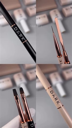 www.kodi.pro on Instagram: "New brushes Dark🖤 🖤NEW DARK Double-sided beige brush (liner 11 mm + flat for gel 9 mm) Double-sided brush - universal: One side - a gel brush with a flat cut of 9 mm for precise formation of the edge and dense smoothing of thick gels; The other side is a thin liner of 11 mm for linear work, design and cornering. 🖤 Double-sided black brush (spatula + gel 10 mm) Double-sided brush - universal brush for working with different types of materials. Spatula - for working