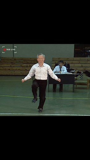 17K views · 1K reactions | Gen. CHOI HONG HI explains | how to teach students the kicking technique An analytical method of teaching techniques. Dividing into components, teaching sequences of movements. #choihonghi #taekwondo #itftaekwondo #kick #kicktechnique #components #technique #sequence #teaching #tkdistructor #instructor #tkdlive #seminar #DO #continousimprovement #pztkd | TKD LIVE | Facebook