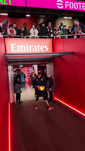 1:30minutes of Martinez trolling in the Arsenal tunnel pre match #martinez #arsenal #afc