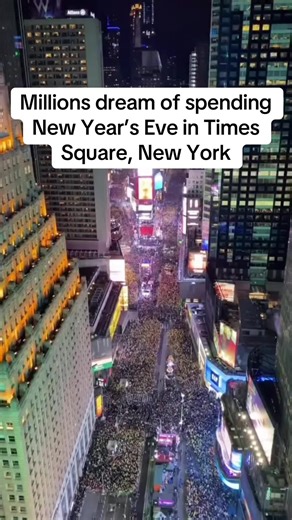 Millions dream of spending New Year’s Eve in Times Square, New York. But did you know this… 👇 To get a spot, people start lining up at 7 AM on December 31st. 🚫 Businesses close their bathrooms to the public. 🚫 Once you leave your spot to find a restroom — you’re not getting back in. So the real question is… Where do people go to the bathroom? You’ve probably already guessed it… 😬 Many people wear diapers just to stay in place and get the best view. Standing there for hours. Welcoming the New