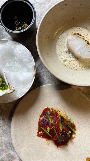 In today’s Ones to Watch, we’re shining a spotlight on the head chef at the Michelin-starred restaurant @evelynstable Seamus Sam. Ones to Watch is all about the next generation of highly talented chefs, and Seamus has done a masterful job at Evelyn’s Table in Soho, taking over the reins from James Goodyear as the head chef in September 2024. With dual Irish and Malaysian heritage, Seamus’ food is as unique as it is bold, and he cut his teeth at some of London’s finest dining rooms including @res