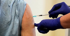 Booster jab rollout extended to over 50s and under 60s with underlying conditions | BreakingNews