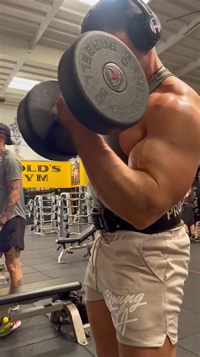 Bicep Workout Standing Dumbbell Curl (together) 30-40lbs 15-25 reps x 3-4 sets - hold a pair of dumbbells by your sides, keep your chest upright & shoulders back. Breathe out & bring the dumbbell in front of your body & up until it reaches upper chest/shoulder level. Hold momentarily, then slowly return it to the starting position. Proceed to the other side alternating until complete. #biceps #workout #fitness #bodybuilding #motivation #gym #weightloss #exercise #muscle #training #personaltraine