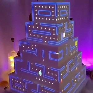 This projection mapping on this tiered wedding cake is so deliciously LIT 🔥!!! xoxo Cake: @lumabakery | Today's Luxury Weddings
