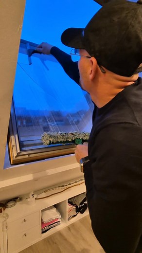 12K views · 61 reactions | #nettoyageprofessionnel #metropolelilloise #nettoyage #nord #laveurdevitres #nettoyagevitres | Go-net propreté | Facebook